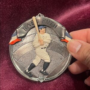 Hallmark Keepsake Ornament. Baseball Heroes. Babe Ruth. 1994. QX5323.